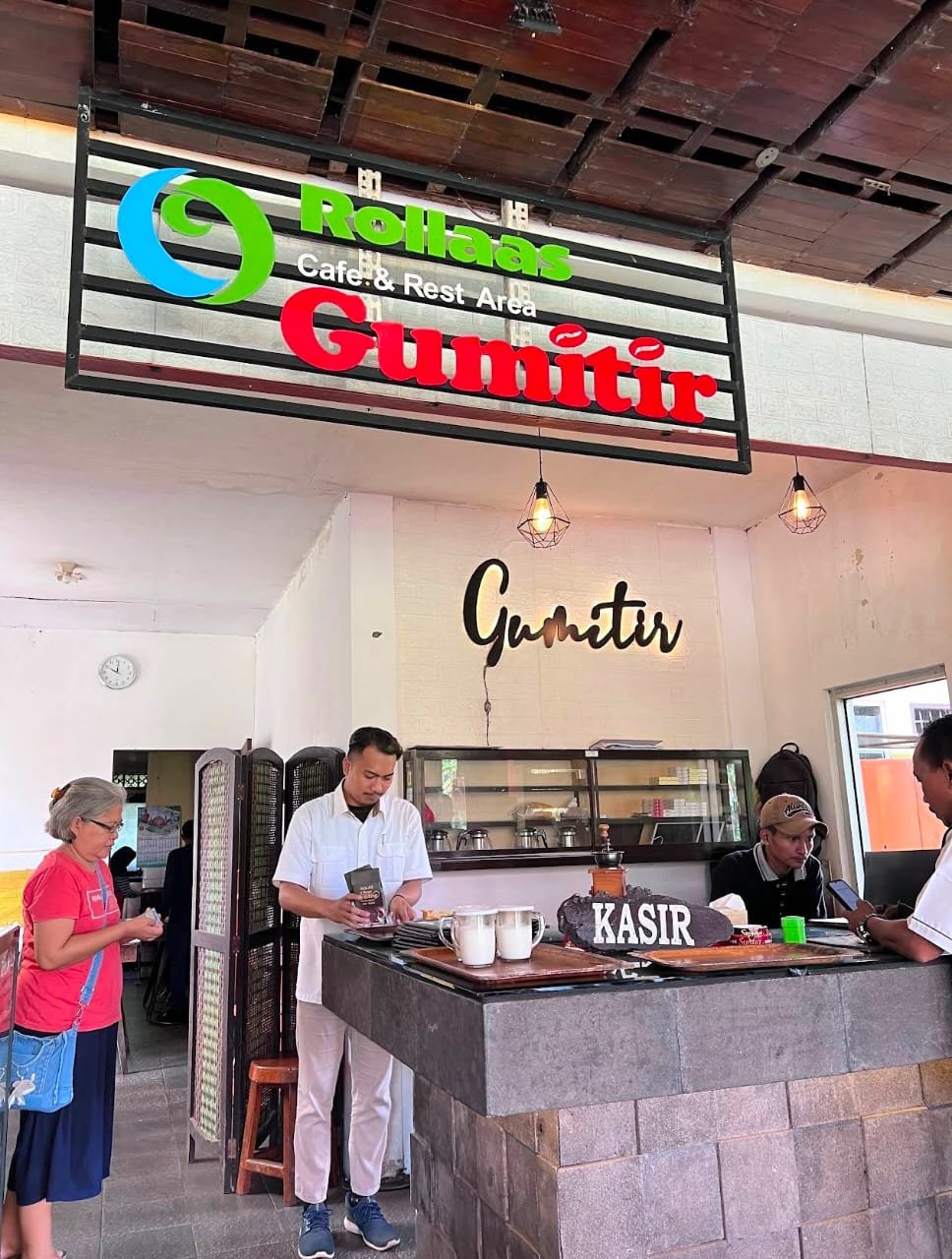 Cafe & Resto Gumitir